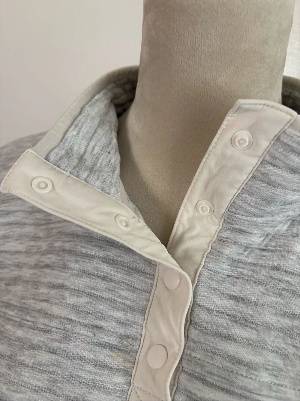 Vineyard Vines light gray